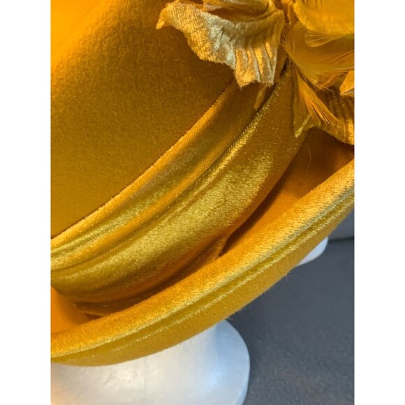Ladies Gold Wool Hat with Feather and Velvet Accents Deborah Fashions Sz 23 Vtg - Picture 10 of 11